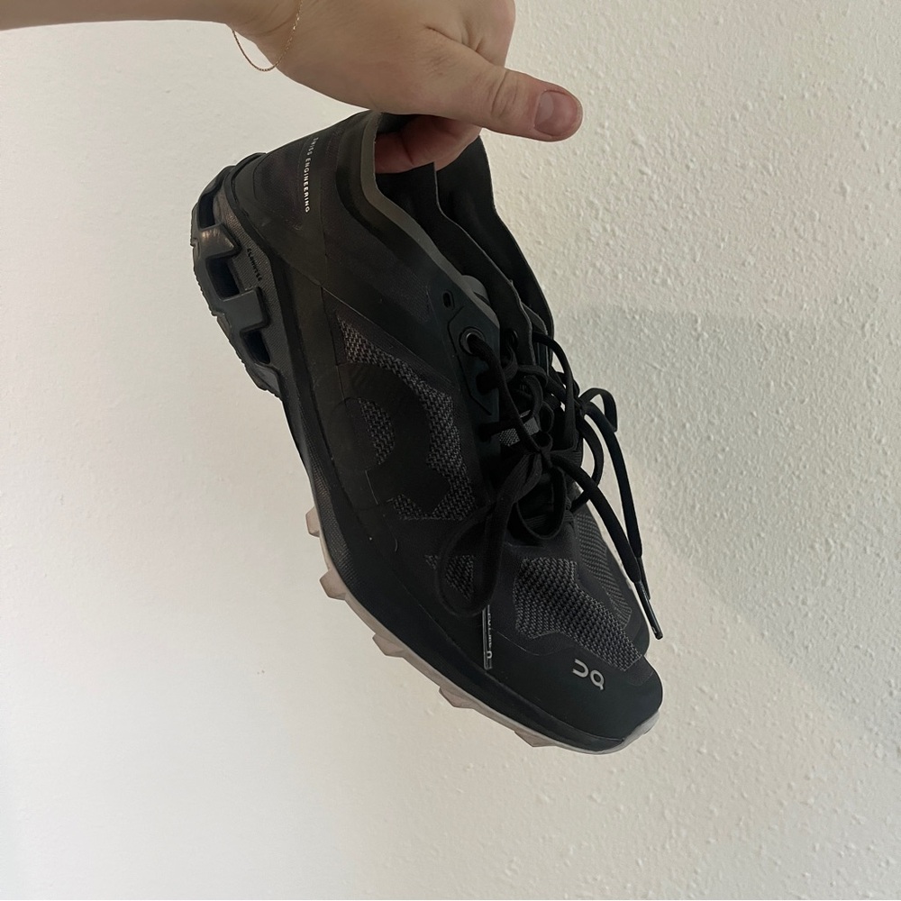 On Running Womens Black Cloudventure Peak 3 Lightly Worn size 8